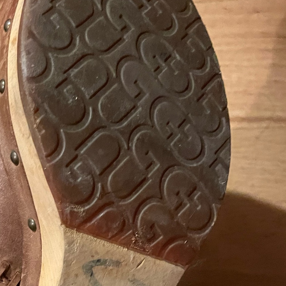 UGG Clogs - Picture 2 of 7